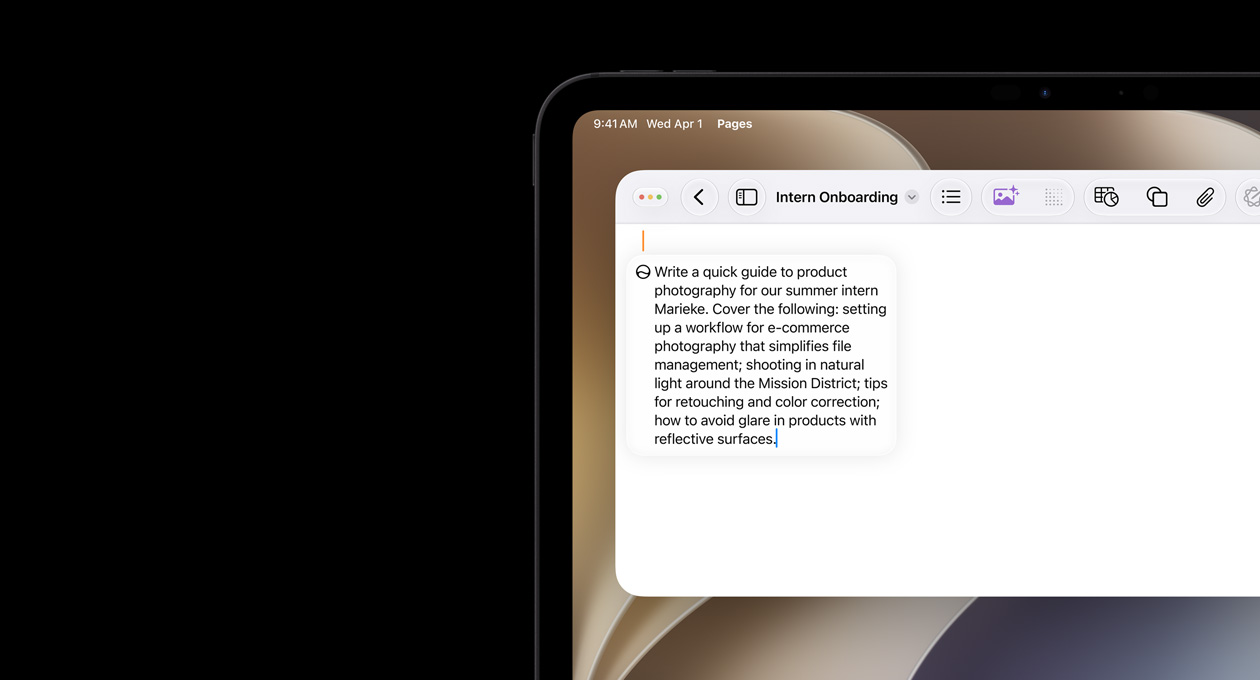 الزاوية العلوية اليسرى من جهاز iPad، الشاشة تعرض مستند Pages مفتوحاً، مع طلب لميزة الكتابة باستخدام Siri لصياغة نص