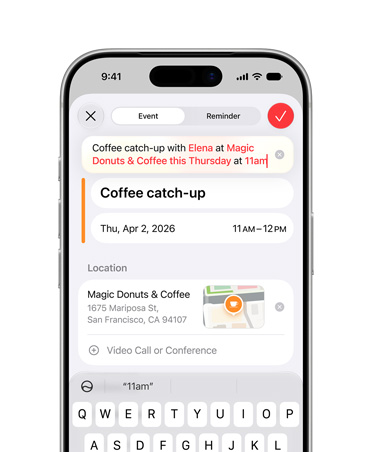 جهاز iPhone 17 Pro فضي، شاشة تعرض Siri AI وهو يضيف حدثاً إلى تطبيق التقويم