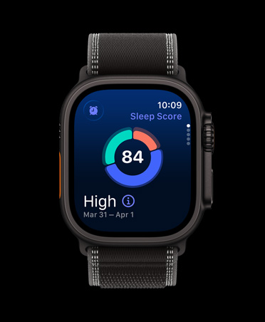 Apple Watch Ultra 3, must toon, titaanist korpus, ekraan kuvab uneskoori ringdiagrammi, rihm, Trail Loop, must/söehall värv
