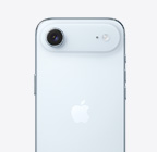 iPhone Air, vedere spate, culoare Cer albastru, sistem cameră principală Fusion în partea de sus a platoului
