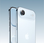 iPhone Air, culoare Cer albastru, spate în unghi, sistem de camere Fusion în partea de sus a platoului, buton Comenzi cameră, exterior față cu ecran de la o margine la alta, butoane Acțiune și volum