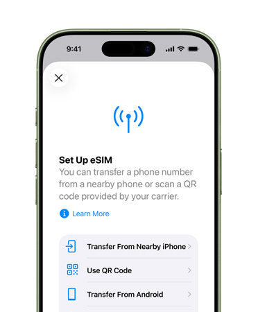 iPhone 17, vedere frontală, utilizând funcția Configurare celulară pentru a transfera cu ușurință un număr de telefon cu eSIM