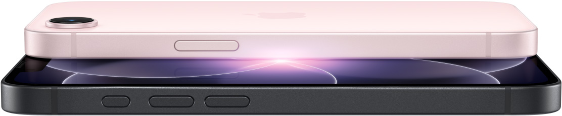 جهاز iPhone 17e، الجهة الجانبية والجانب الخارجي الخلفي في الوضع الأفقي، لون أسود، جهاز iPhone 17e، الجهة الجانبية والجانب الخارجي الخلفي، لون زهري ناعم