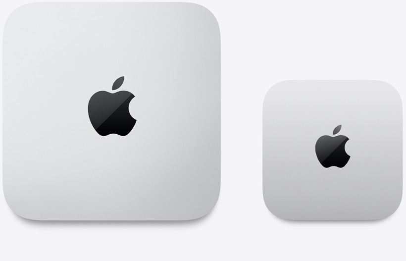 Вид зверху на модель Mac mini 2024 року поруч із Mac mini 2023 року. Демонструється, наскільки зменшився розмір комп’ютера