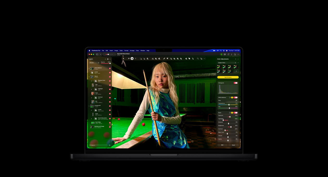 16 inç MacBook Pro ekranı, bilardo salonundaki bir kadının fotoğrafı, renk düzenleme araçları